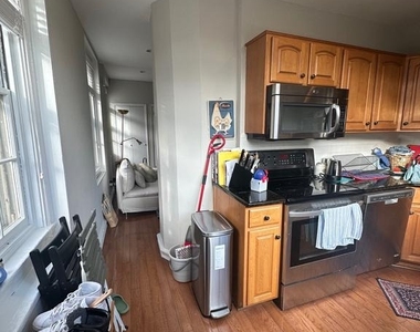 407 Cypress Street - Photo Thumbnail 5