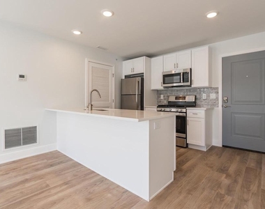 1616 N Bailey Street - Photo Thumbnail 5