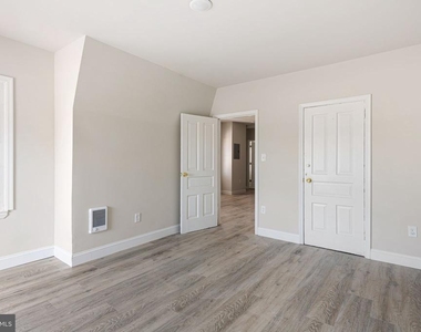 702 E Chelten Avenue - Photo Thumbnail 6