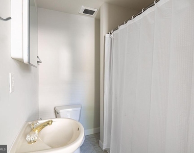 702 E Chelten Avenue - Photo Thumbnail 7