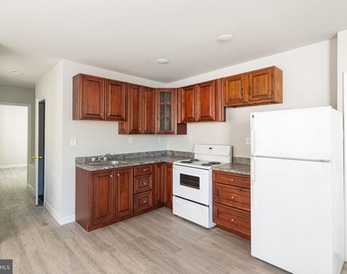 702 E Chelten Avenue - Photo Thumbnail 6