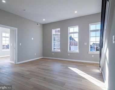 769 S 10th Street - Photo Thumbnail 2