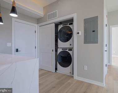 769 S 10th Street - Photo Thumbnail 8