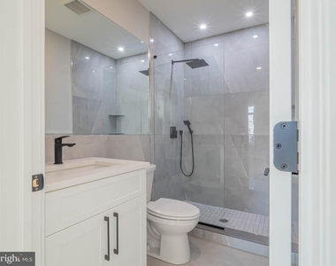 769 S 10th Street - Photo Thumbnail 4