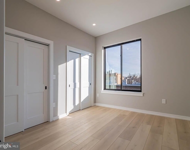 769 S 10th Street - Photo Thumbnail 5