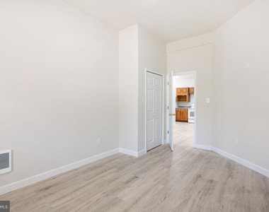 702 E Chelten Avenue - Photo Thumbnail 5