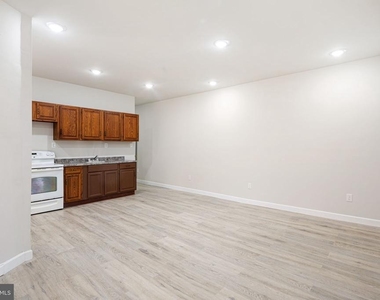 702 E Chelten Avenue - Photo Thumbnail 3