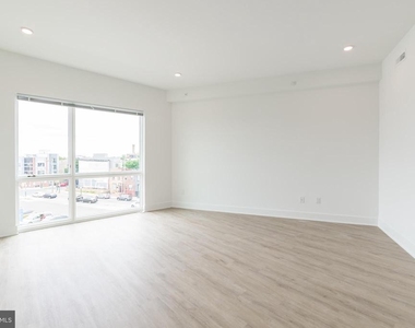 1622 Point Breeze Avenue - Photo Thumbnail 4