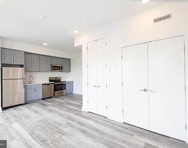1524 South Street - Photo Thumbnail 4