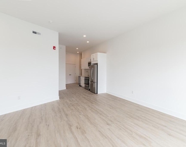 1622 Point Breeze Avenue - Photo Thumbnail 6