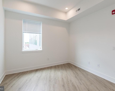 1622 Point Breeze Avenue - Photo Thumbnail 12