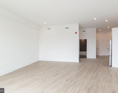 1622 Point Breeze Avenue - Photo Thumbnail 5