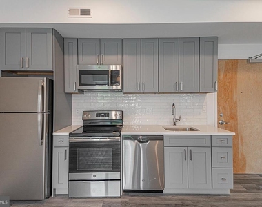 1524 South Street - Photo Thumbnail 4