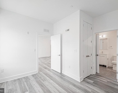 1524 South Street - Photo Thumbnail 7