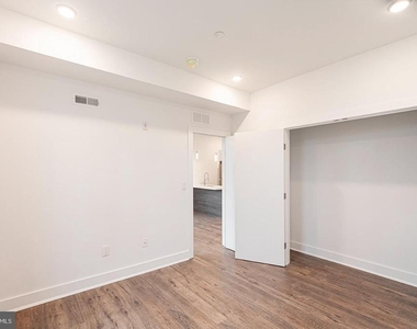2623 Christian Street - Photo Thumbnail 9