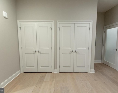 1411-1 Walnut Street - Photo Thumbnail 17