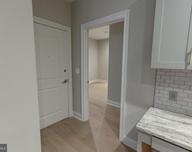 1411-1 Walnut Street - Photo Thumbnail 15