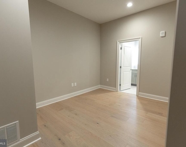 1411-1 Walnut Street - Photo Thumbnail 16