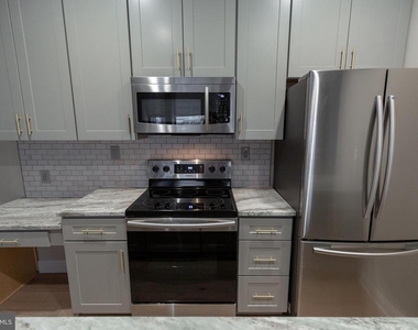 1411-1 Walnut Street - Photo Thumbnail 7