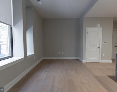 1411-1 Walnut Street - Photo Thumbnail 12