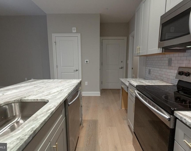 1411-1 Walnut Street - Photo Thumbnail 9