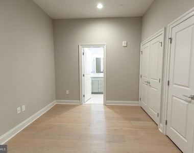 1411-1 Walnut Street - Photo Thumbnail 19