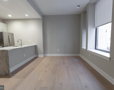 1411-1 Walnut Street - Photo Thumbnail 11