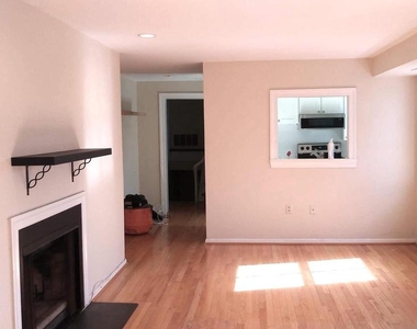 2043 Mount Vernon Street - Photo Thumbnail 3
