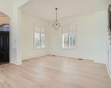 2625 Mccullough St - Photo Thumbnail 5
