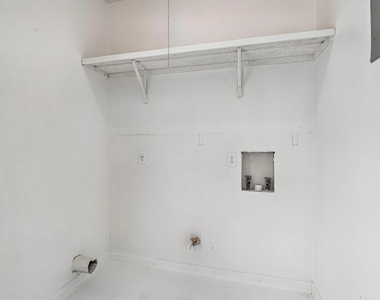 5809 Coventry Ln - Photo Thumbnail 11