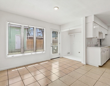 5809 Coventry Ln - Photo Thumbnail 8