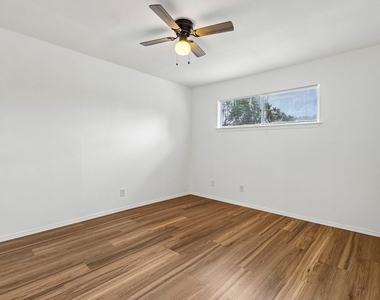 5809 Coventry Ln - Photo Thumbnail 13