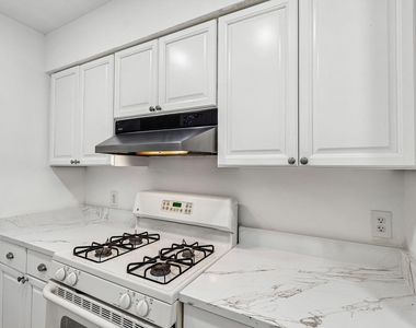 5809 Coventry Ln - Photo Thumbnail 4