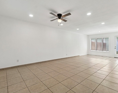 5809 Coventry Ln - Photo Thumbnail 5