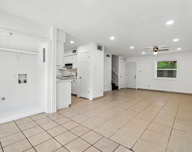 5809 Coventry Ln - Photo Thumbnail 9