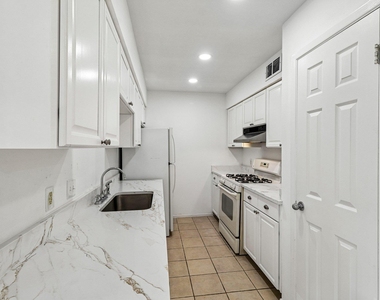 5809 Coventry Ln - Photo Thumbnail 3