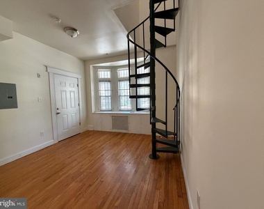 922 S 49th Street - Photo Thumbnail 4