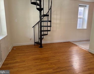 922 S 49th Street - Photo Thumbnail 5