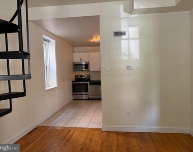922 S 49th Street - Photo Thumbnail 6