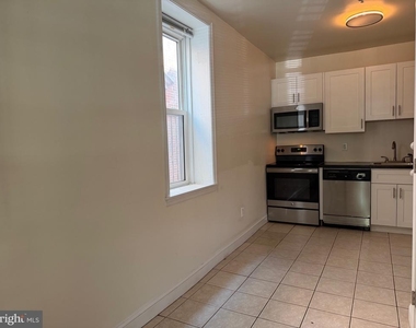 922 S 49th Street - Photo Thumbnail 8