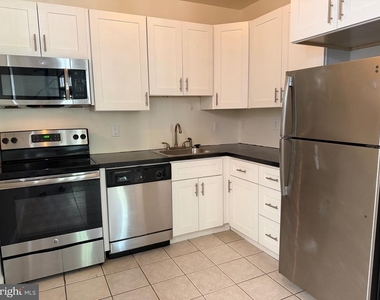 922 S 49th Street - Photo Thumbnail 9