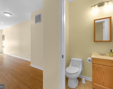2476 Emerald Street - Photo Thumbnail 6