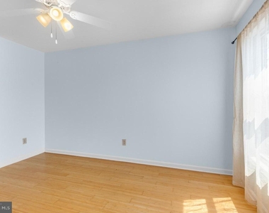 2476 Emerald Street - Photo Thumbnail 26