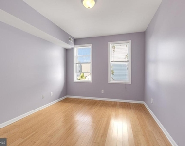 2476 Emerald Street - Photo Thumbnail 10