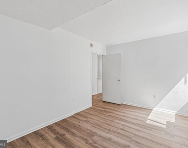 2101 Chestnut Street - Photo Thumbnail 15