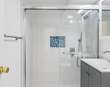2101 Chestnut Street - Photo Thumbnail 11