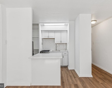2101 Chestnut Street - Photo Thumbnail 8