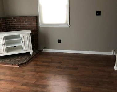 218 Delmar Street - Photo Thumbnail 11