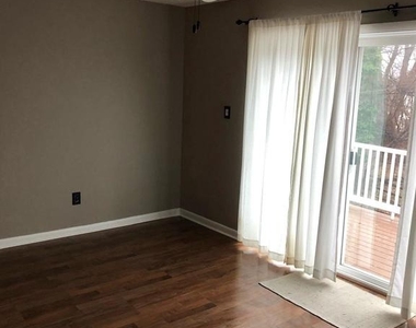 218 Delmar Street - Photo Thumbnail 12