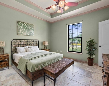 1404 Kings Valley Dr - Photo Thumbnail 8